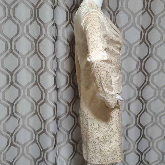 Beautiful soft gold brocade evening jacket - Picture 4 of 7